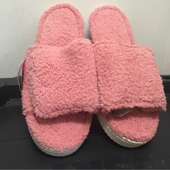 Muk Luks Shoes - NWT Muk Luke Pink Plush Adjustable Padded Slippers: Size 9